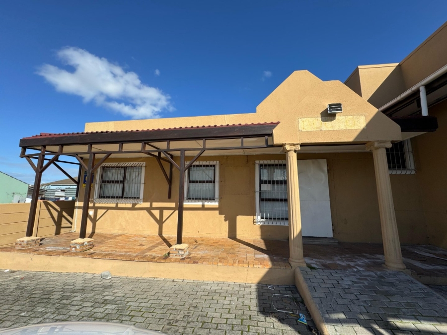 Bedroom Property for Sale in Hillcrest Heights Western Cape